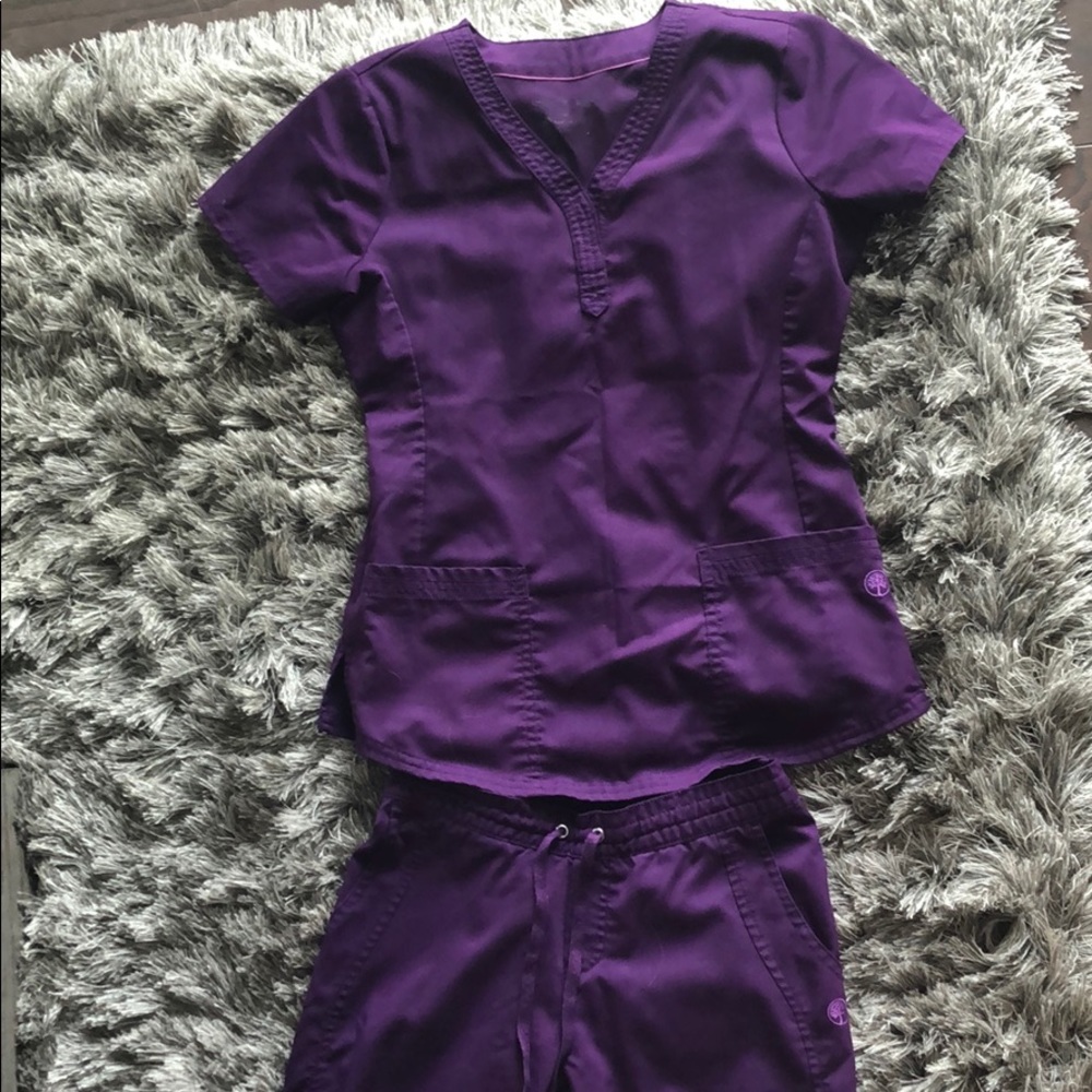 Scrub set